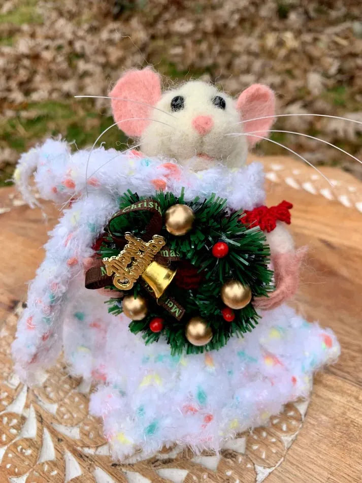 Souris de Noël en Feutrine – Poupée d'Art Fait Main (Délai : 15 Jours)