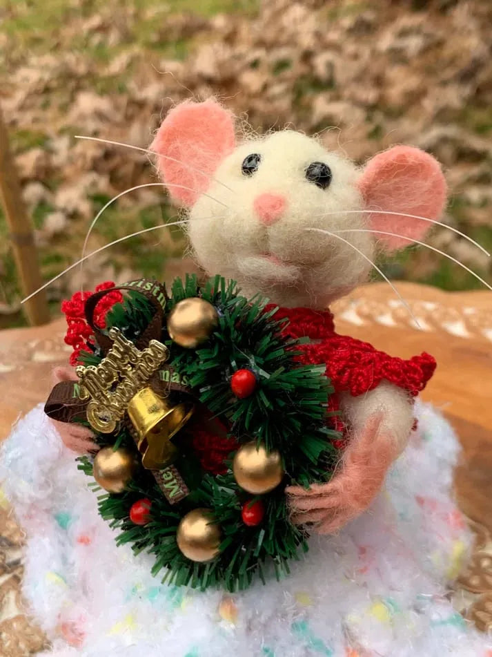 Souris de Noël en Feutrine – Poupée d'Art Fait Main (Délai : 15 Jours)